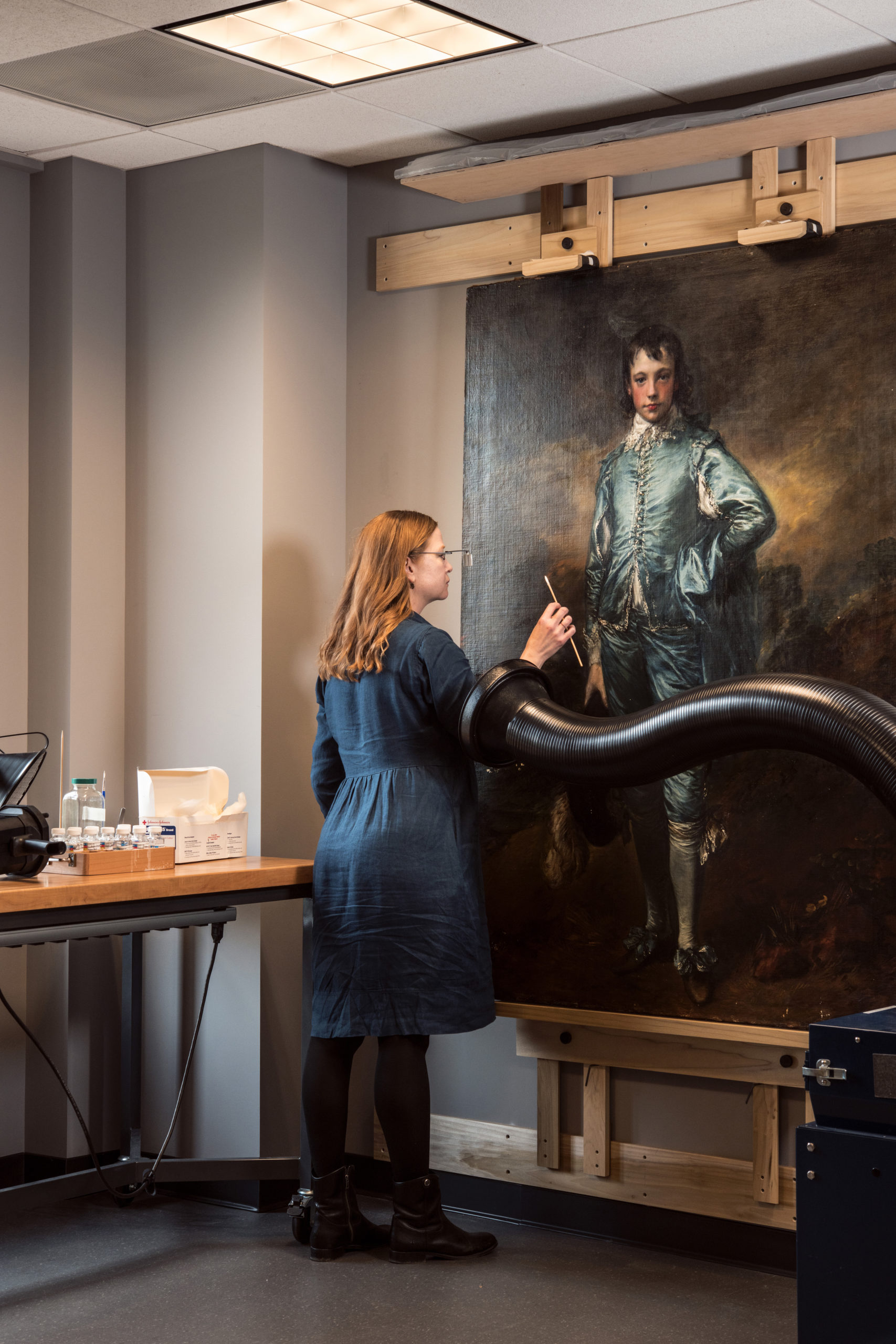 This image has an empty alt attribute; its file name is 8.-blue_boy_varnish_removal-scaled.jpg